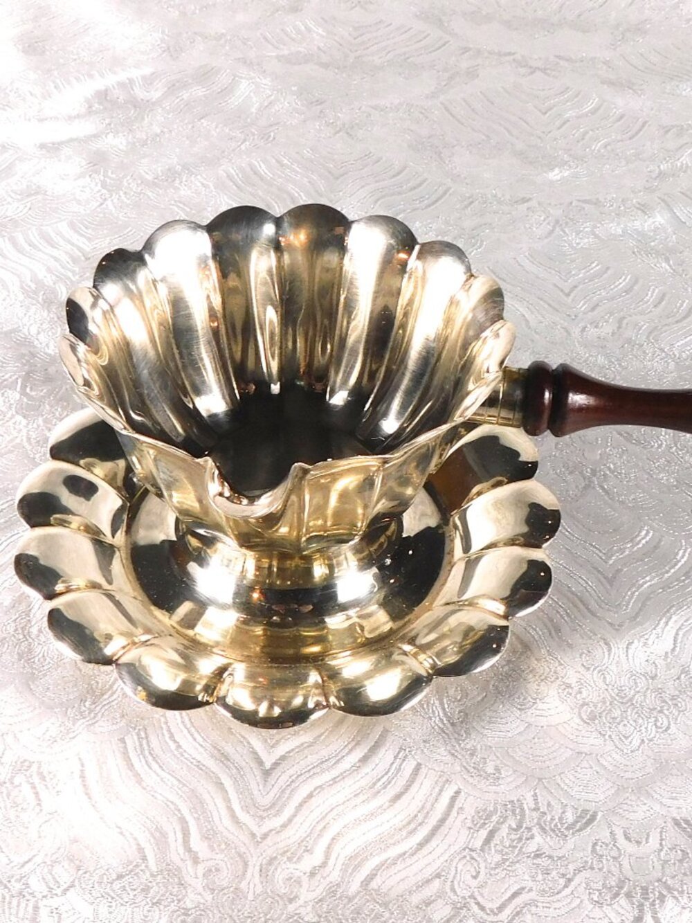 De Uberti Silver Metal Gravy Boat with Underplate and Wooden Handle # 27373